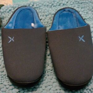Nwt Men's Kisfly Grey And Blue House Slippers. Size 9-10.